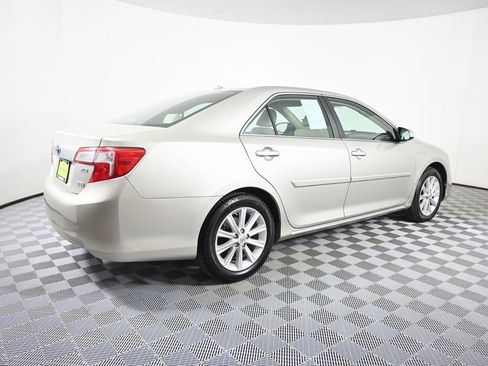 Used 2014 Toyota Camry LE image 6