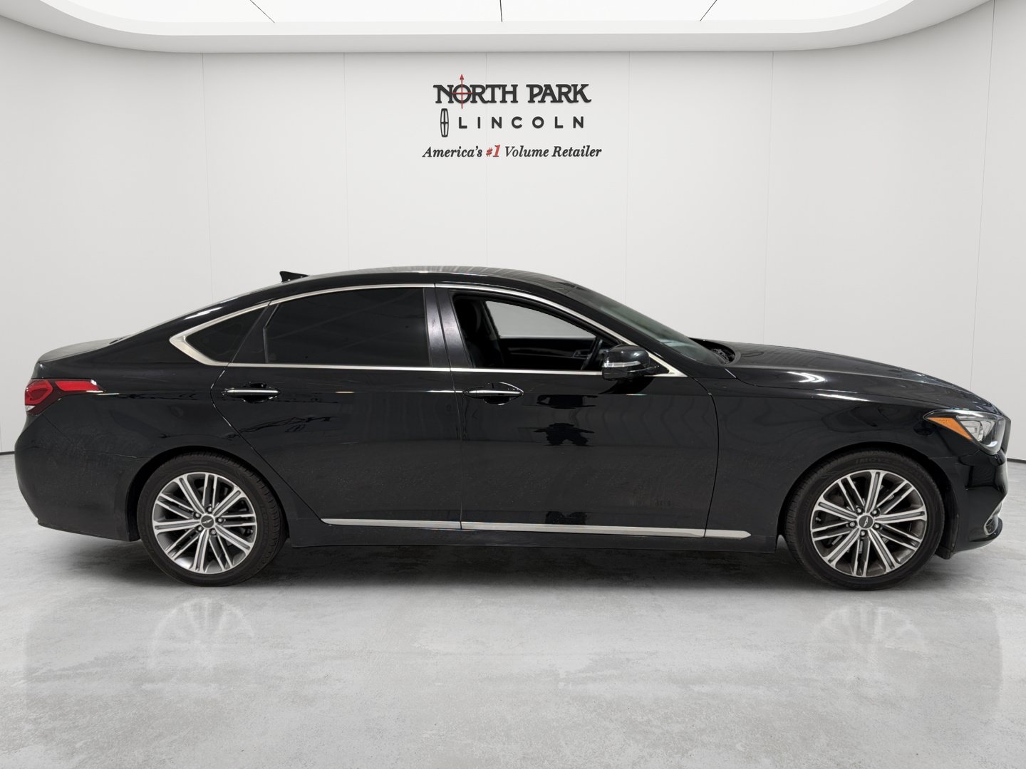Used 2018 Genesis G80 3.8 RWD image 6