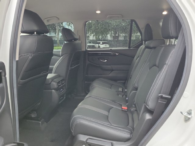 Used 2025 Honda Pilot EX-L image 8
