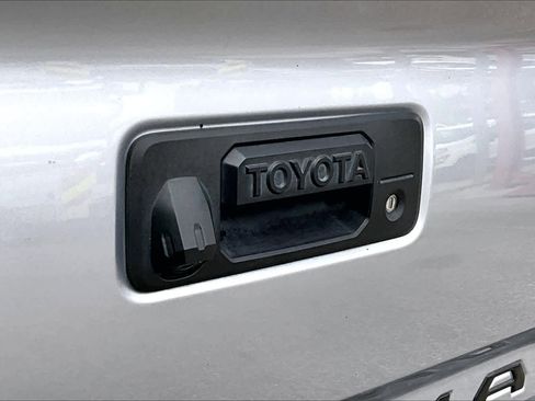 Used 2018 Toyota Tacoma TRD Off-Road image 31