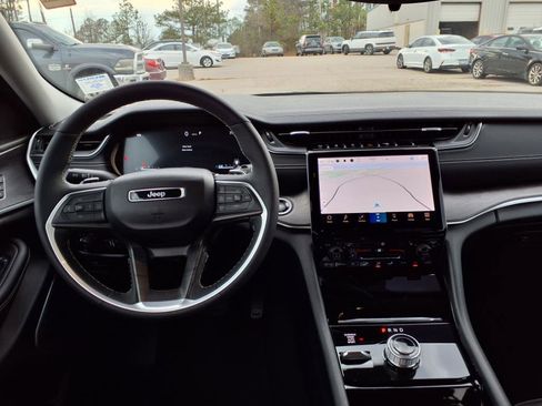 Used 2023 Jeep Grand Cherokee L Limited image 9