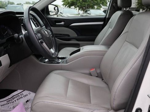 Used 2016 Toyota Highlander XLE AWD/4WD image 13