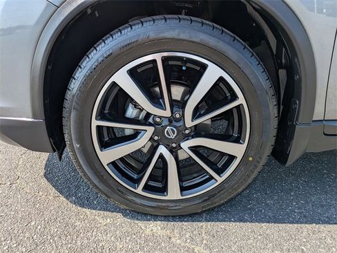 Used 2019 Nissan Rogue SL w/ Premium Package image 9
