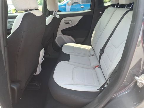 Used 2021 Jeep Renegade Latitude FWD image 21