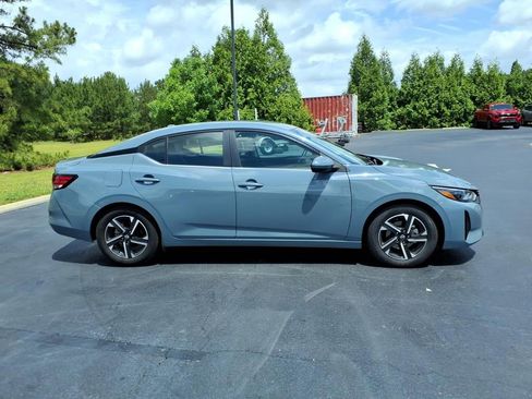 Used 2024 Nissan Sentra SV FWD image 2