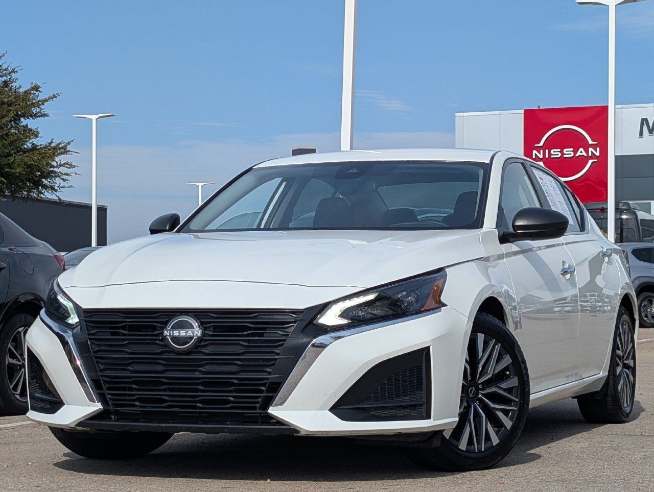 Used 2025 Nissan Altima 2.5 SV FWD image 1