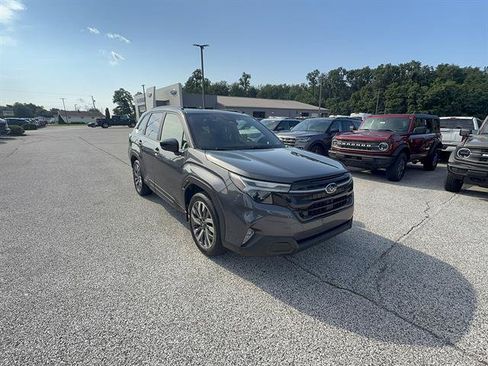 Used 2025 Subaru Forester Touring AWD/4WD image 9