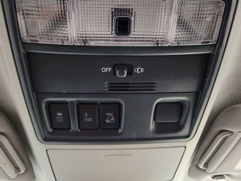 Used 2018 Toyota 4Runner SR5 AWD/4WD image 22