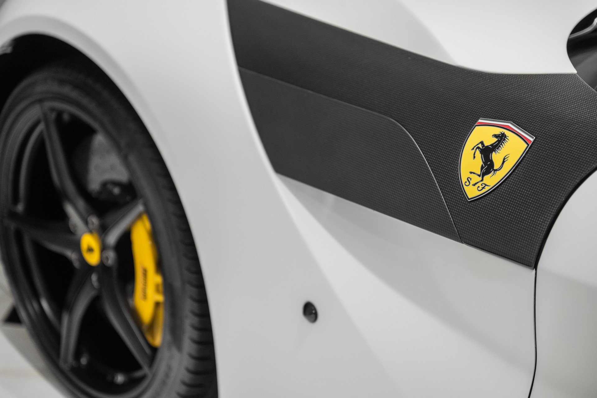 Used 2017 Ferrari F12 Berlinetta RWD image 10