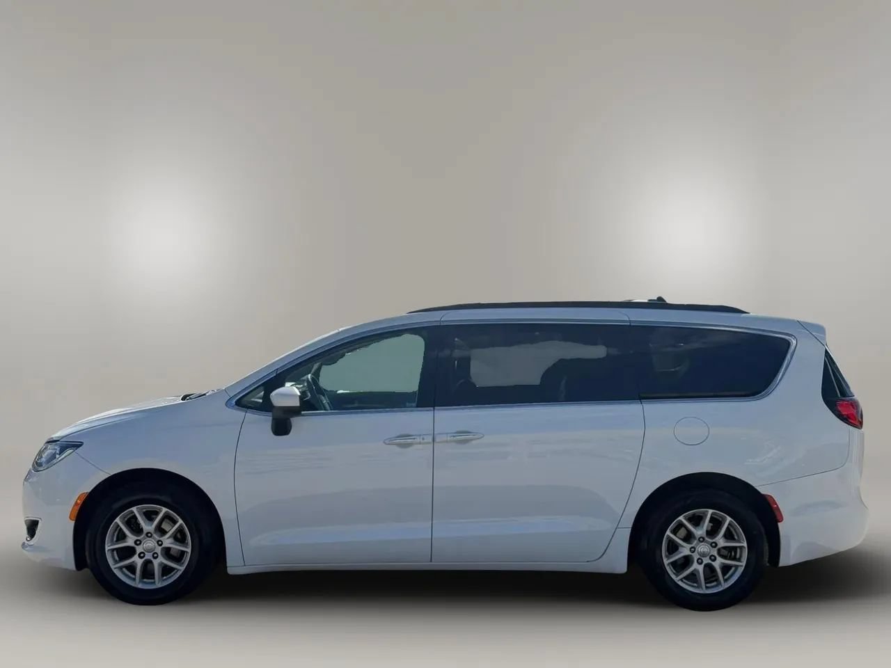 Used 2017 Chrysler Pacifica Touring Plus w/ Security Group FWD image 4
