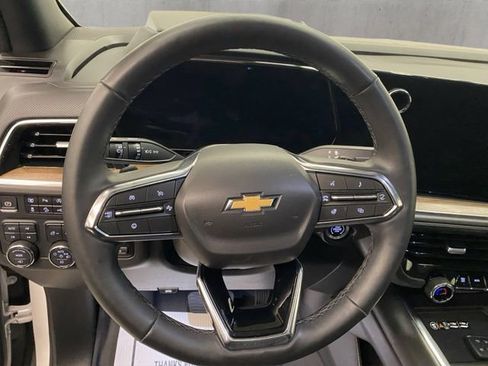 Used 2025 Chevrolet Suburban High Country AWD/4WD image 17