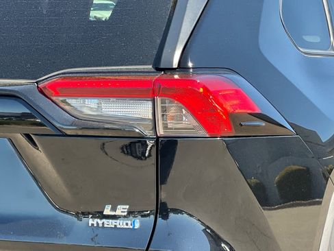 Used 2021 Toyota RAV4 LE AWD/4WD image 31