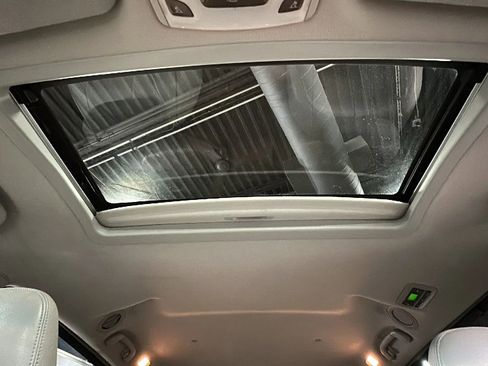 Used 2014 Toyota Sienna XLE image 30