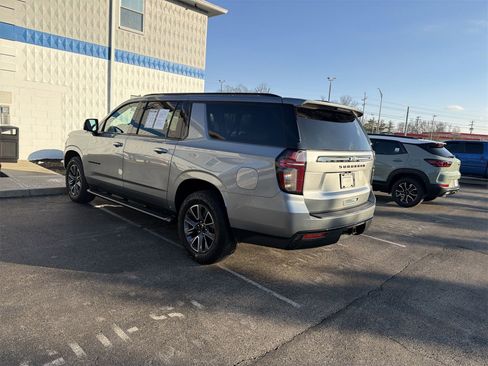 Used 2023 Chevrolet Suburban Z71 w/ Luxury Package image 6