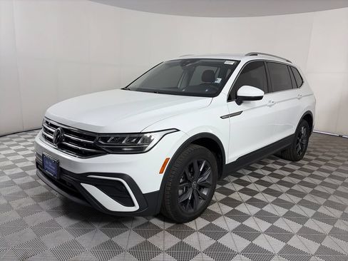 Used 2022 Volkswagen Tiguan SE AWD/4WD image 3