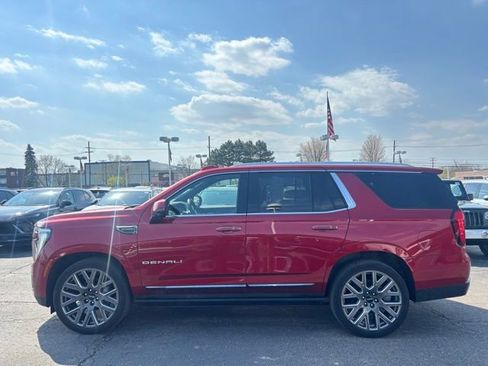 Certified 2025 GMC Yukon Denali Ultimate AWD/4WD image 9