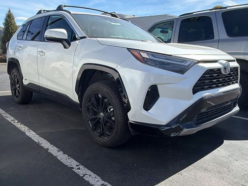 Used 2022 Toyota RAV4 SE w/ Convenience Package image 1