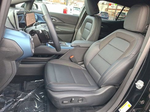 Used 2025 Chevrolet Equinox EV LT w/ Convenience Package image 15