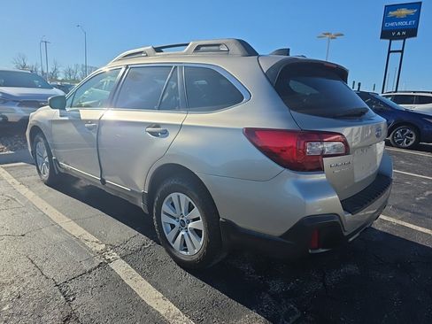 Used 2019 Subaru Outback 2.5i Premium image 15