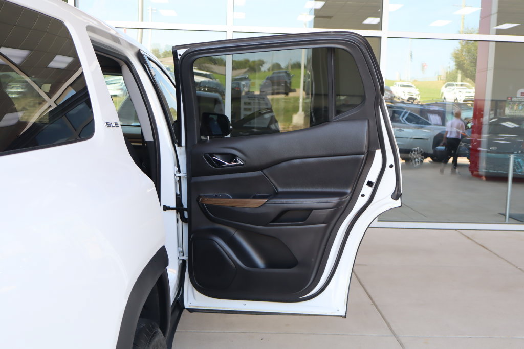 Used 2021 GMC Acadia SLE FWD image 40