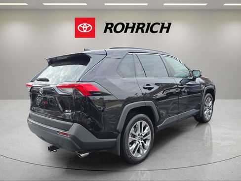 Used 2023 Toyota RAV4 XLE Premium AWD/4WD image 6