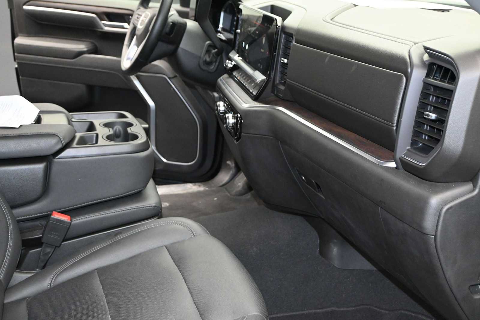 Used 2026 GMC Sierra 1500 SLT AWD/4WD image 30