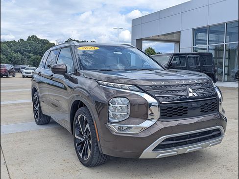 Used 2023 Mitsubishi Outlander SEL AWD/4WD image 5