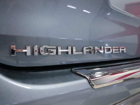 Used 2023 Toyota Highlander Platinum image 30