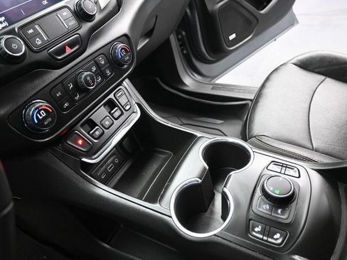 Used 2020 GMC Terrain SLT w/ Preferred Package FWD image 16