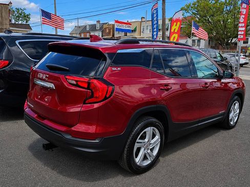 Used 2018 GMC Terrain SLE w/ Driver Convenience Package FWD image 3
