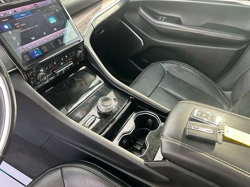Used 2022 Jeep Grand Cherokee L Limited w/ Luxury Tech Group II AWD/4WD image 19
