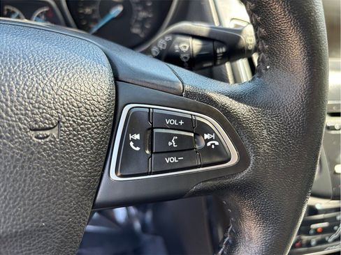Used 2015 Ford Focus Titanium FWD image 22