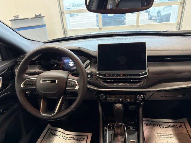 Used 2023 Jeep Compass Trailhawk w/ Trailhawk Convenience Group AWD/4WD image 18
