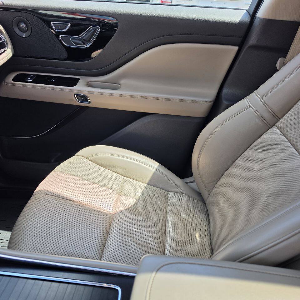 Used 2020 Lincoln Aviator Reserve w/ Equipment Group 201A RWD image 11