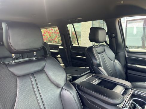 Used 2024 Jeep Wagoneer Series II w/ Flexible Seating Group RWD image 13