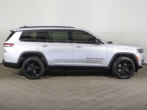 Used 2022 Jeep Grand Cherokee L Laredo AWD/4WD image 18