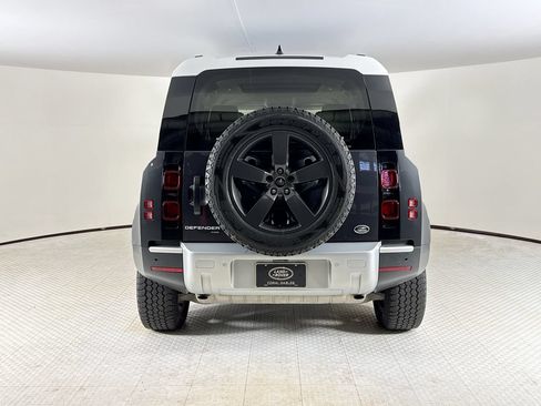 Used 2022 Land Rover Defender 110 SE AWD/4WD image 4