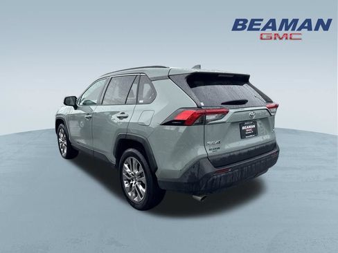 Used 2021 Toyota RAV4 XLE Premium FWD image 5