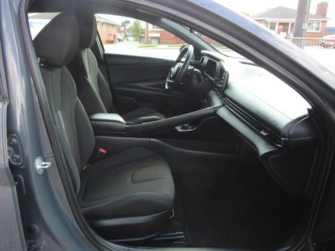 Used 2025 Hyundai Elantra Sport FWD image 10