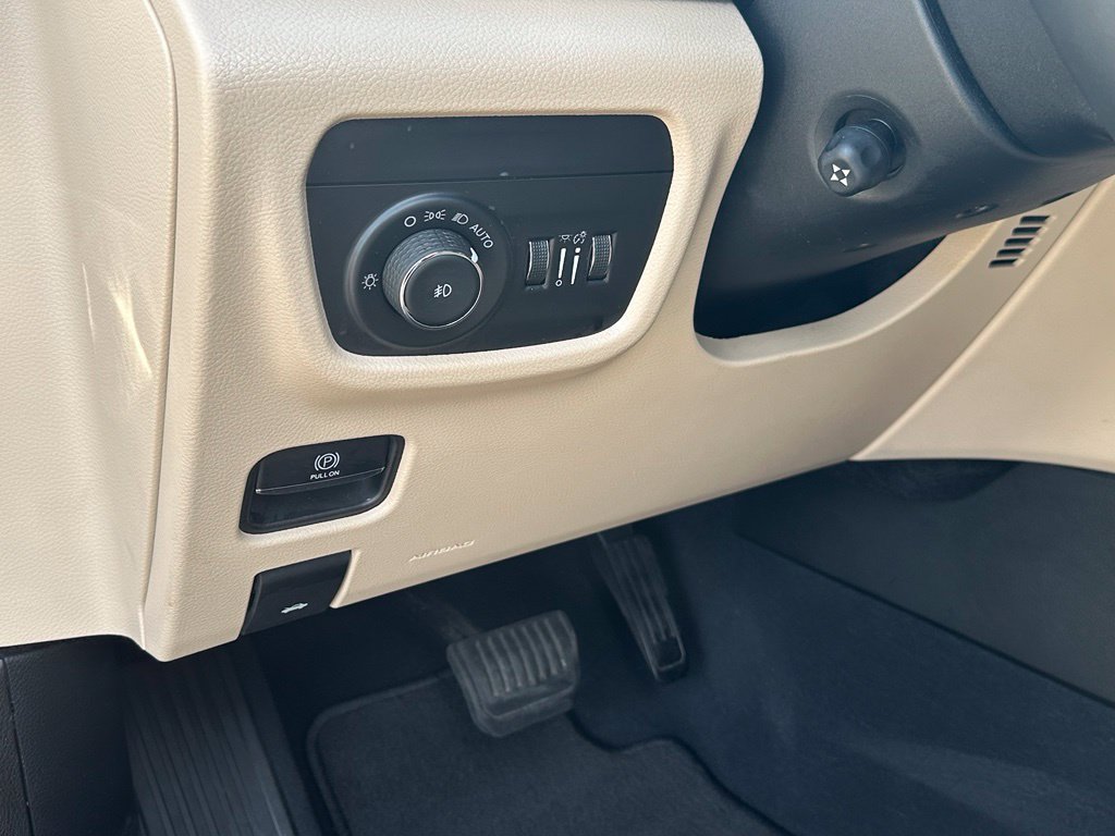 Used 2023 Jeep Grand Cherokee L Limited w/ Luxury Tech Group II AWD/4WD image 28