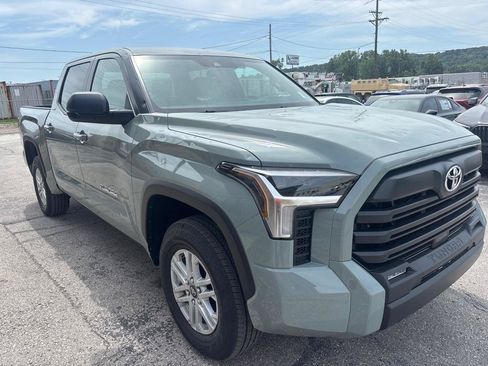 Used 2026 Toyota Tundra SR5 w/ SR5 Premium Package AWD/4WD image 5