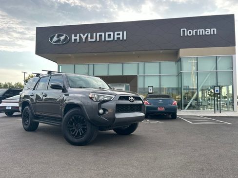 Used 2019 Toyota 4Runner SR5 AWD/4WD image 2