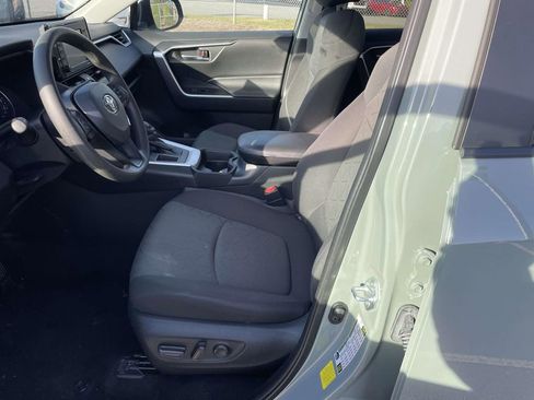 Used 2021 Toyota RAV4 XLE image 29