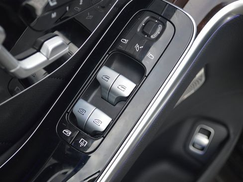 Used 2025 Mercedes-Benz S 580 4MATIC Sedan image 12