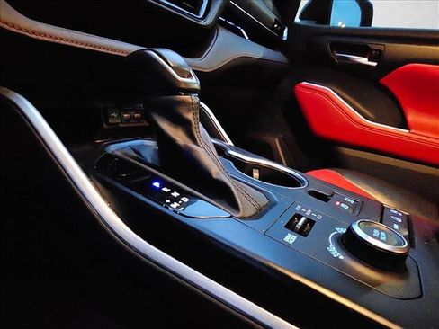 Used 2021 Toyota Highlander XSE image 12