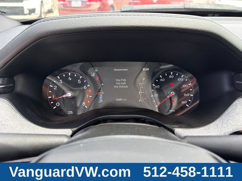 Used 2025 Jeep Compass Latitude w/ Convenience Group AWD/4WD image 23