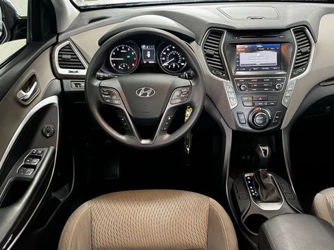 Used 2017 Hyundai Santa Fe SE image 12