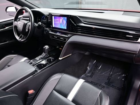 Used 2025 Toyota Camry SE FWD image 15