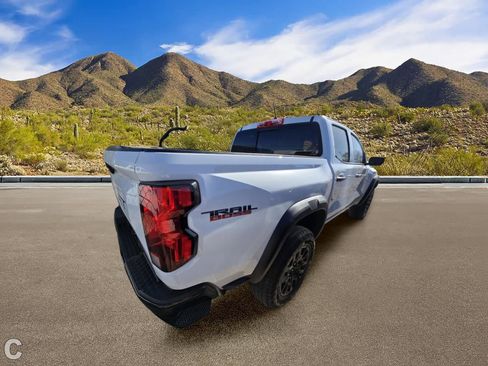 Certified 2024 Chevrolet Colorado Trail Boss w/ Technology Package AWD/4WD image 3