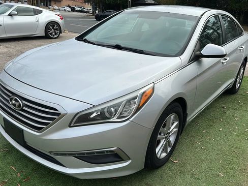 Used 2015 Hyundai Sonata SE w/ Option Group 09 FWD image 3